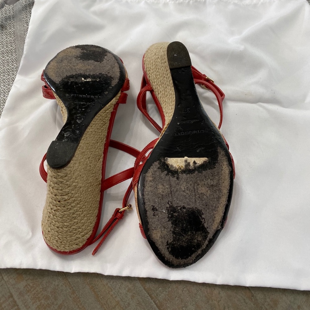 Authentic Burberry sandals!😍